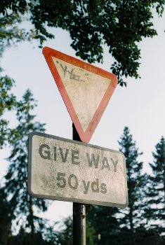 Give way/